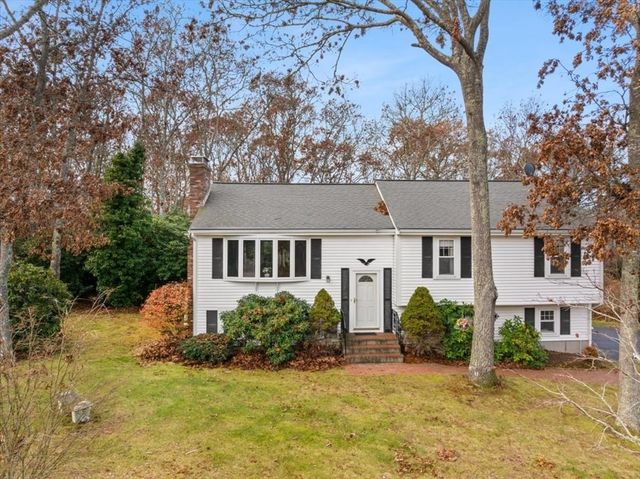 7 Portside Dr, Bourne, MA 02559