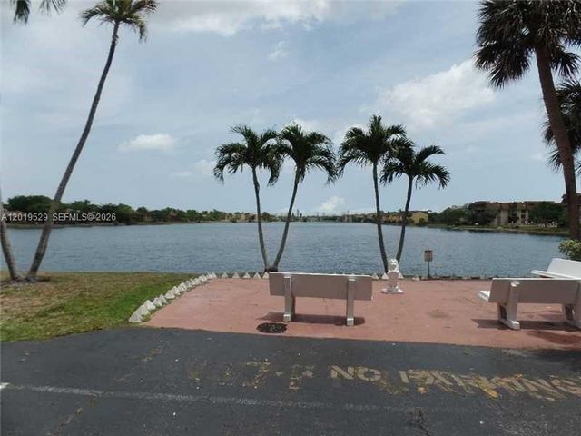 447 NE 195th St 117, Miami, FL 33179