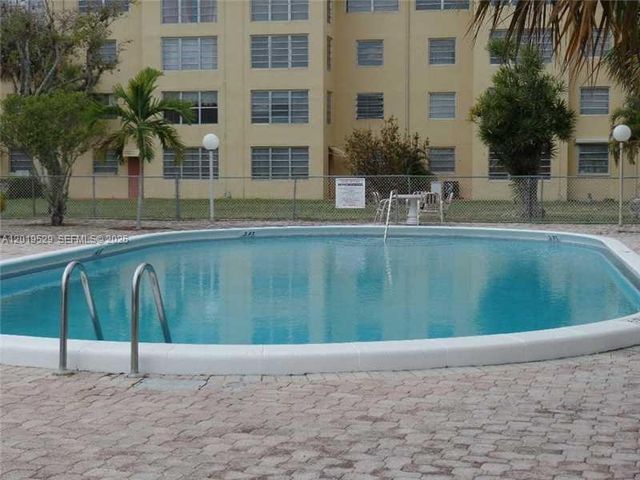 447 NE 195th St 117, Miami, FL 33179