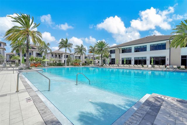 8301 NW 41st St B-303, Doral, FL 33166