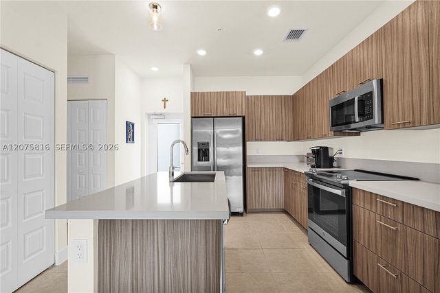 8301 NW 41st St B-303, Doral, FL 33166