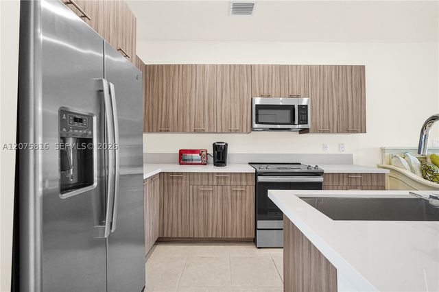 8301 NW 41st St B-303, Doral, FL 33166