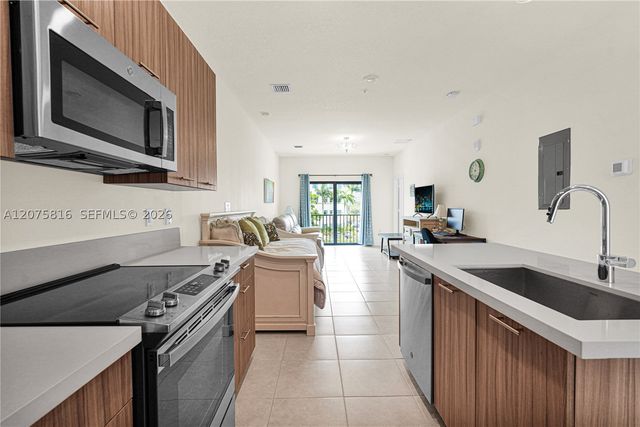 8301 NW 41st St B-303, Doral, FL 33166