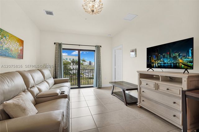 8301 NW 41st St B-303, Doral, FL 33166