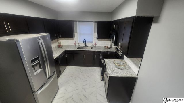 7007 Wood Lane Street, La Vista, NE 68128