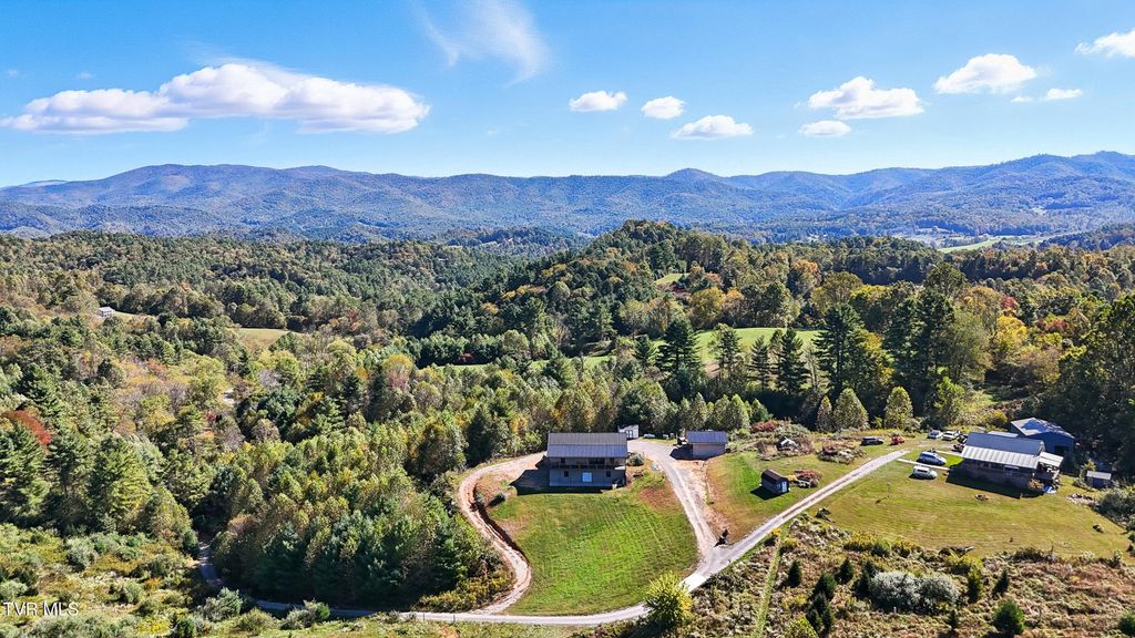 1099 Deer Run Road, Mountain City, TN 37683