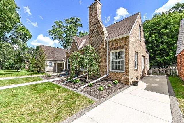 4848 N Elkhart AVENUE, Whitefish Bay, WI 53217