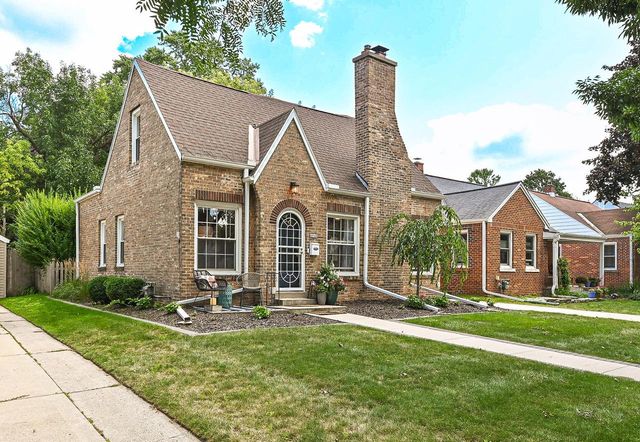 4848 N Elkhart AVENUE, Whitefish Bay, WI 53217