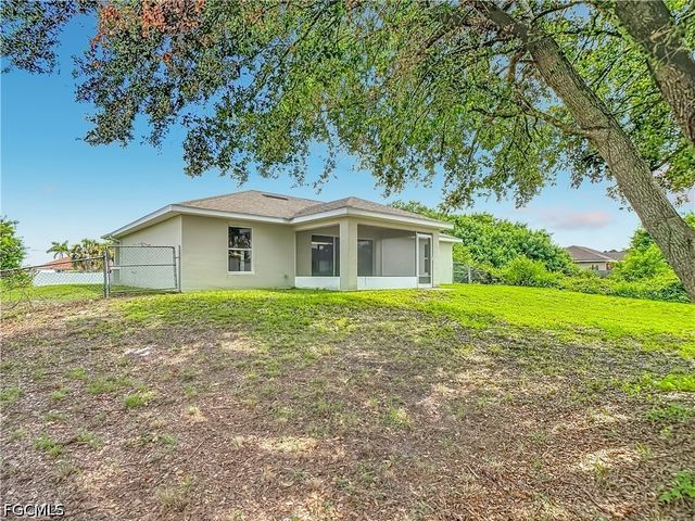 3027 38th ST SW, Lehigh Acres, FL 33976