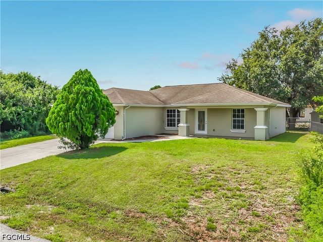 3027 38th ST SW, Lehigh Acres, FL 33976