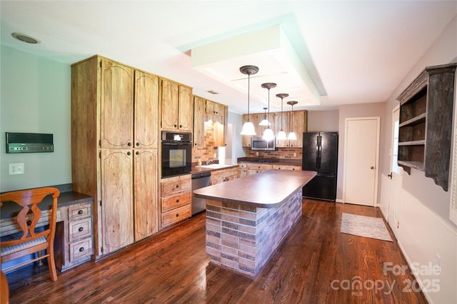 262 Rooster Cove, Brevard, NC 28712