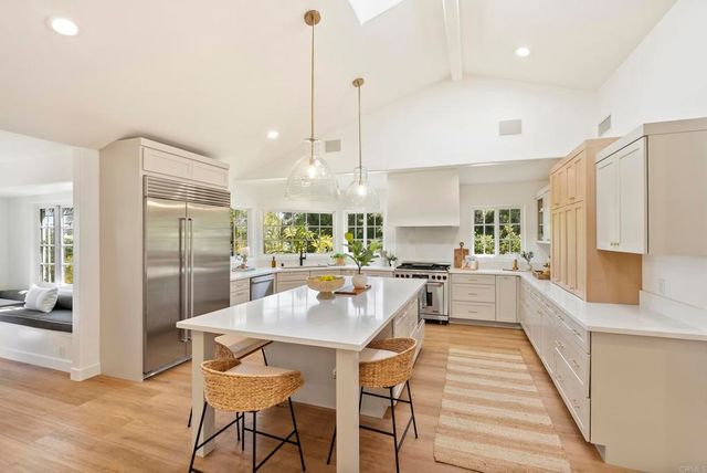 1102 Fleetridge Drive, San Diego, CA 92106