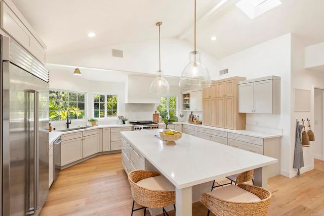 1102 Fleetridge Drive, San Diego, CA 92106