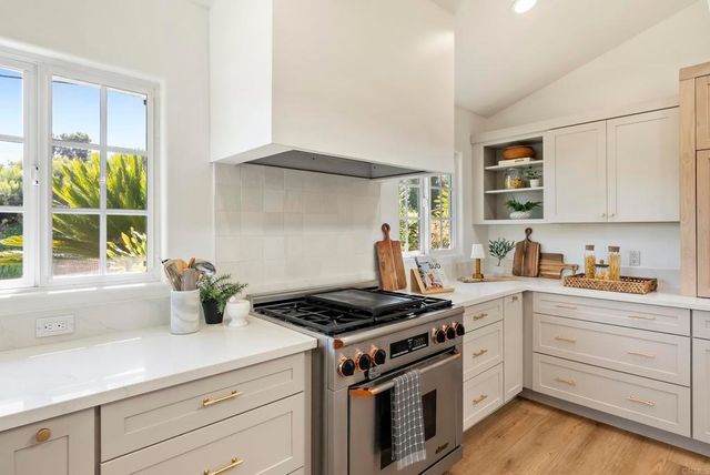 1102 Fleetridge Drive, San Diego, CA 92106