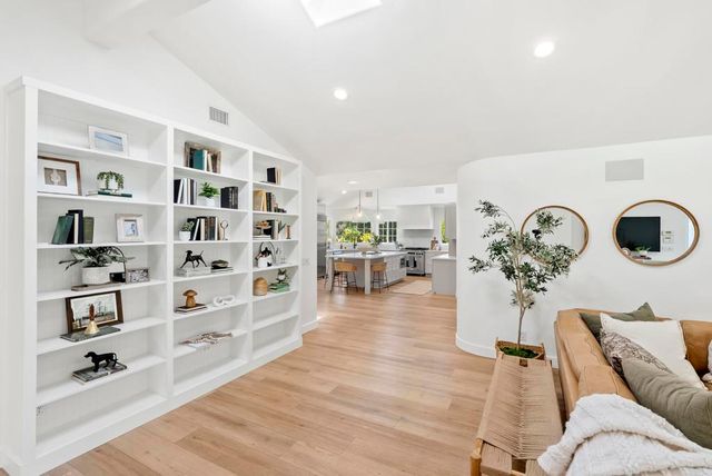 1102 Fleetridge Drive, San Diego, CA 92106