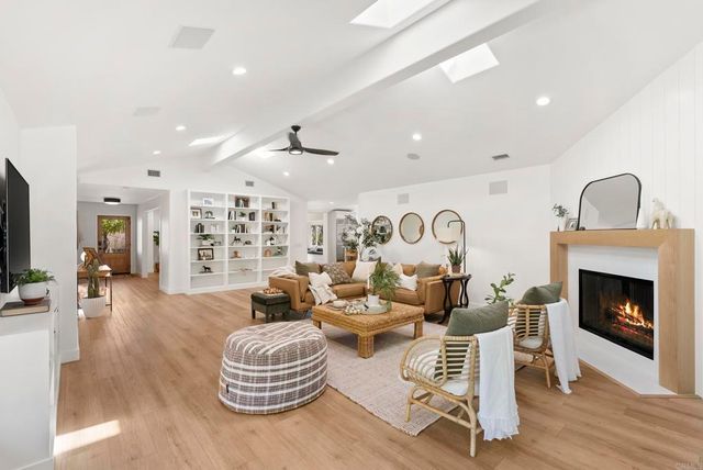 1102 Fleetridge Drive, San Diego, CA 92106