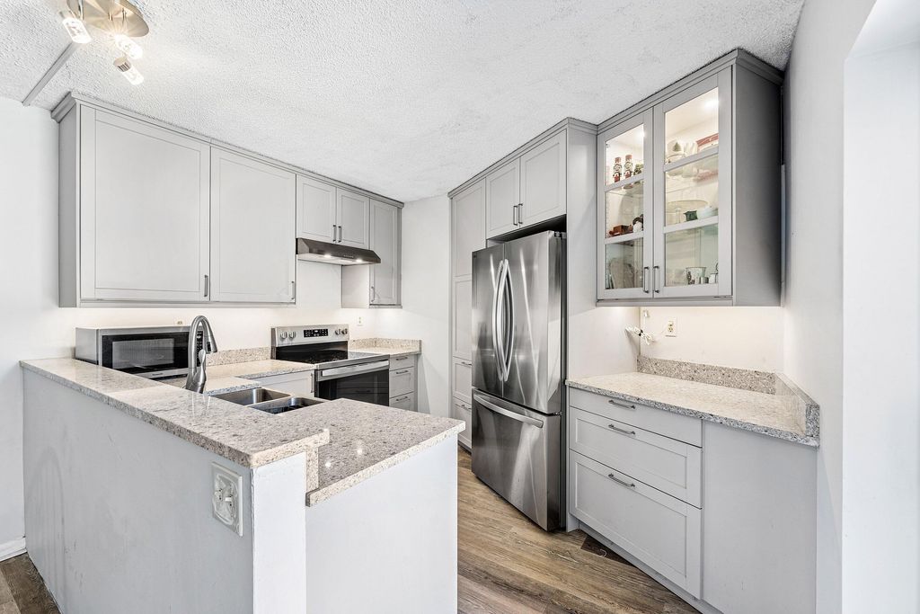 3827 Victoria Drive, West Palm Beach, FL 33406