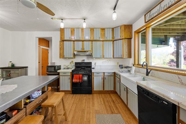 1828 NE Shady Ln, North Liberty, IA 52317