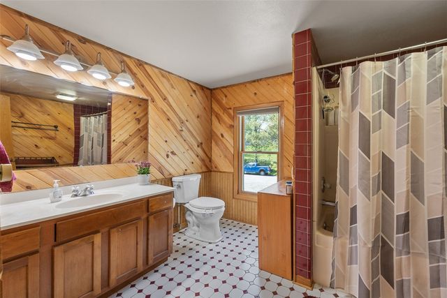 1828 NE Shady Ln, North Liberty, IA 52317