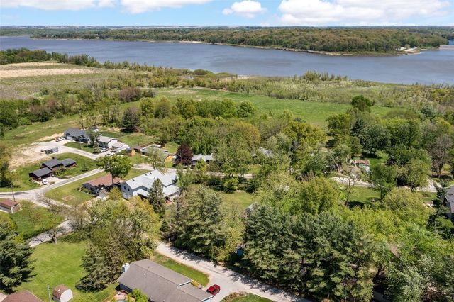 1828 NE Shady Ln, North Liberty, IA 52317