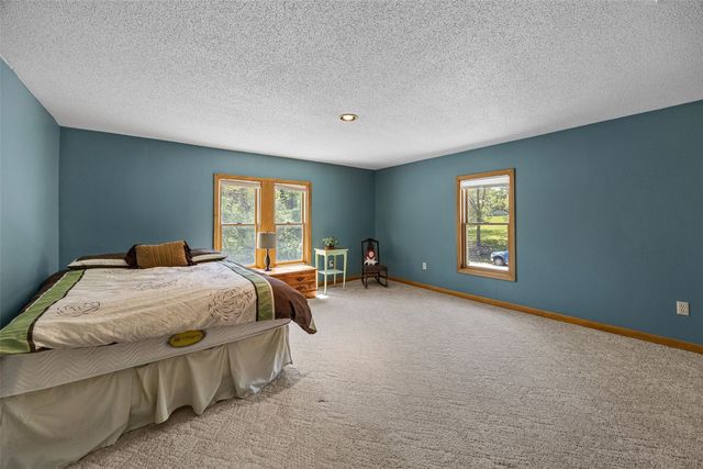 1828 NE Shady Ln, North Liberty, IA 52317