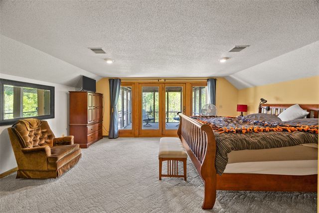1828 NE Shady Ln, North Liberty, IA 52317