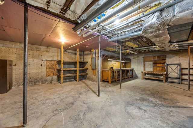 1828 NE Shady Ln, North Liberty, IA 52317