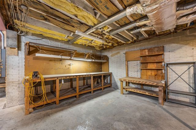 1828 NE Shady Ln, North Liberty, IA 52317