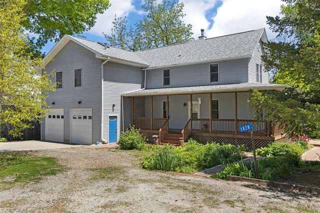 1828 NE Shady Ln, North Liberty, IA 52317