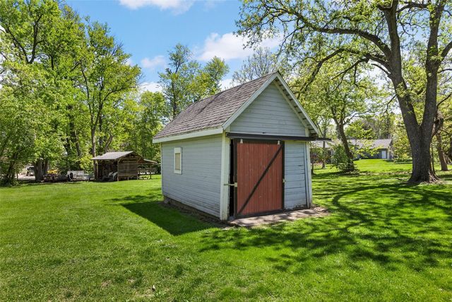 1828 NE Shady Ln, North Liberty, IA 52317