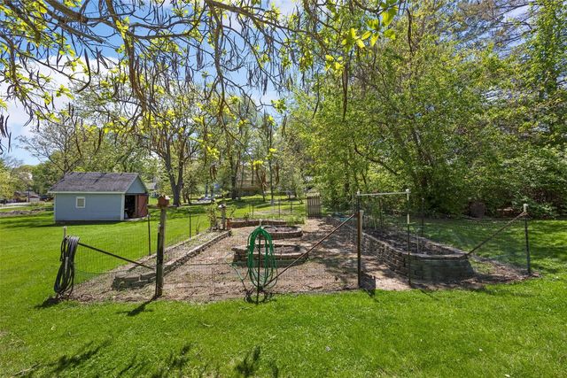 1828 NE Shady Ln, North Liberty, IA 52317