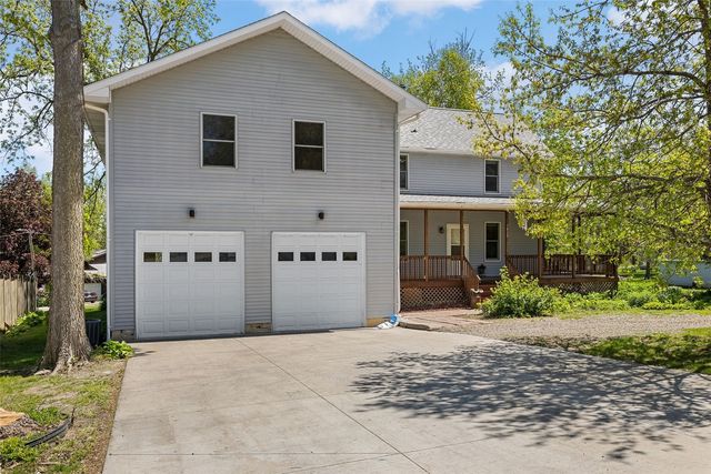1828 NE Shady Ln, North Liberty, IA 52317