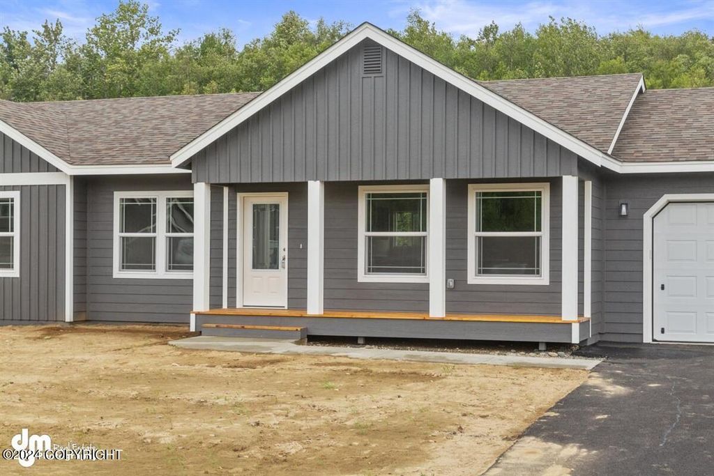 8867 E Honey Bear Circle, Wasilla, AK 99645