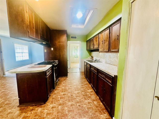 2567 Wood Valley Drive, Dallas, TX 75211