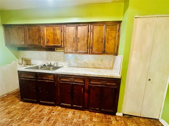 2567 Wood Valley Drive, Dallas, TX 75211