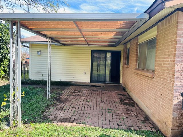 2567 Wood Valley Drive, Dallas, TX 75211