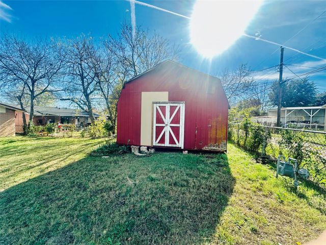 2567 Wood Valley Drive, Dallas, TX 75211