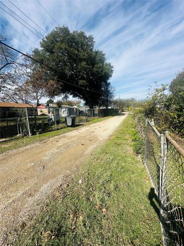 2567 Wood Valley Drive, Dallas, TX 75211