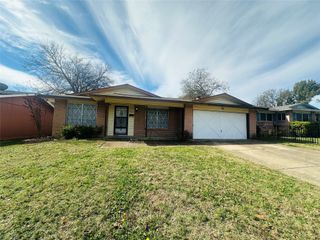 2567 Wood Valley Drive, Dallas, TX 75211