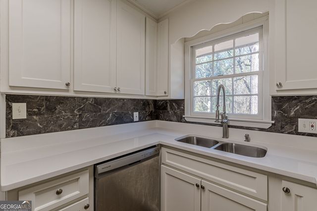 9178 Lakeview Drive, Covington, GA 30014