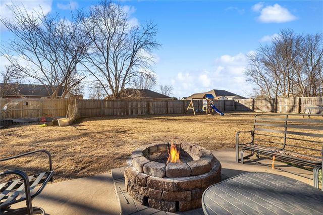 510 Grandview Drive, Prairie Grove, AR 72753