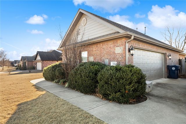 510 Grandview Drive, Prairie Grove, AR 72753