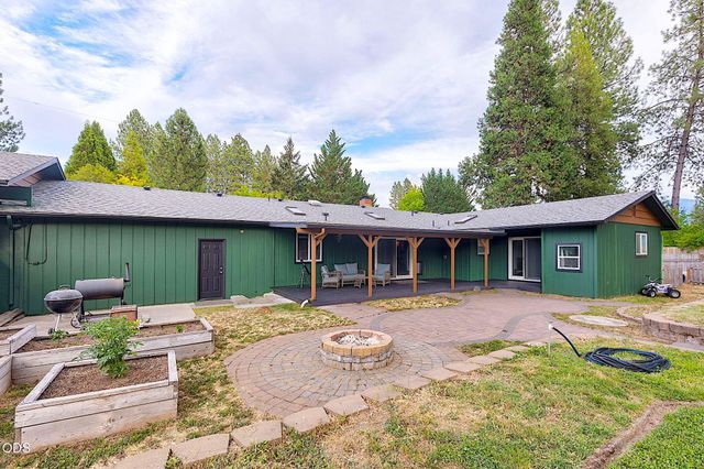 388 Genverna Glen, Grants Pass, OR 97527