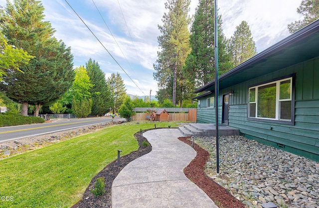 388 Genverna Glen, Grants Pass, OR 97527