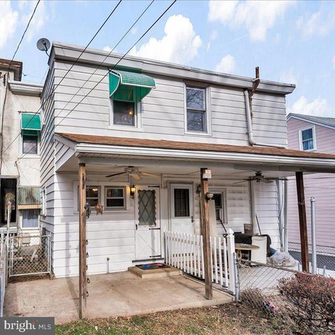 215 8TH ST, Brookhaven, PA 19015