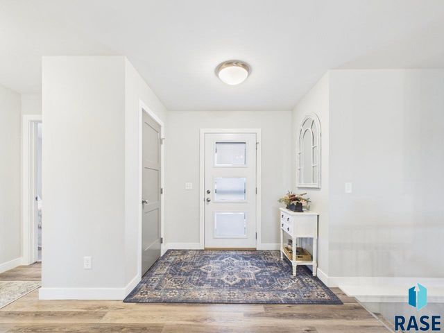 1008 S Tracy Dr Drive, Brandon, SD 57005