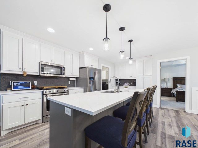 1008 S Tracy Dr Drive, Brandon, SD 57005