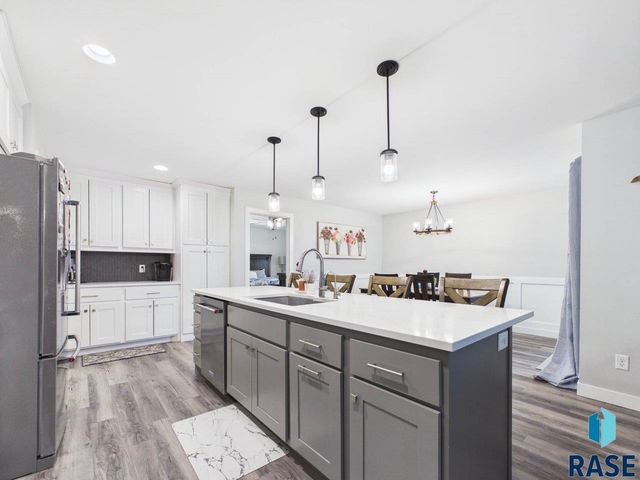 1008 S Tracy Dr Drive, Brandon, SD 57005