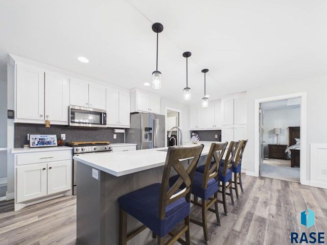 1008 S Tracy Dr Drive, Brandon, SD 57005