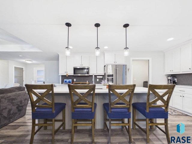 1008 S Tracy Dr Drive, Brandon, SD 57005